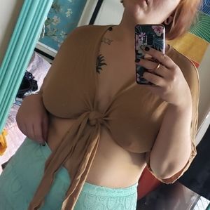Nude cropped tie top
